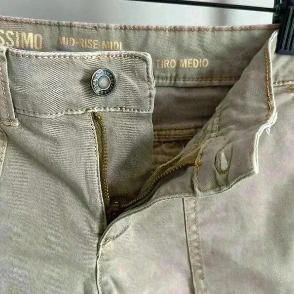 Tan Mossimo shorts - Picture 8 of 9